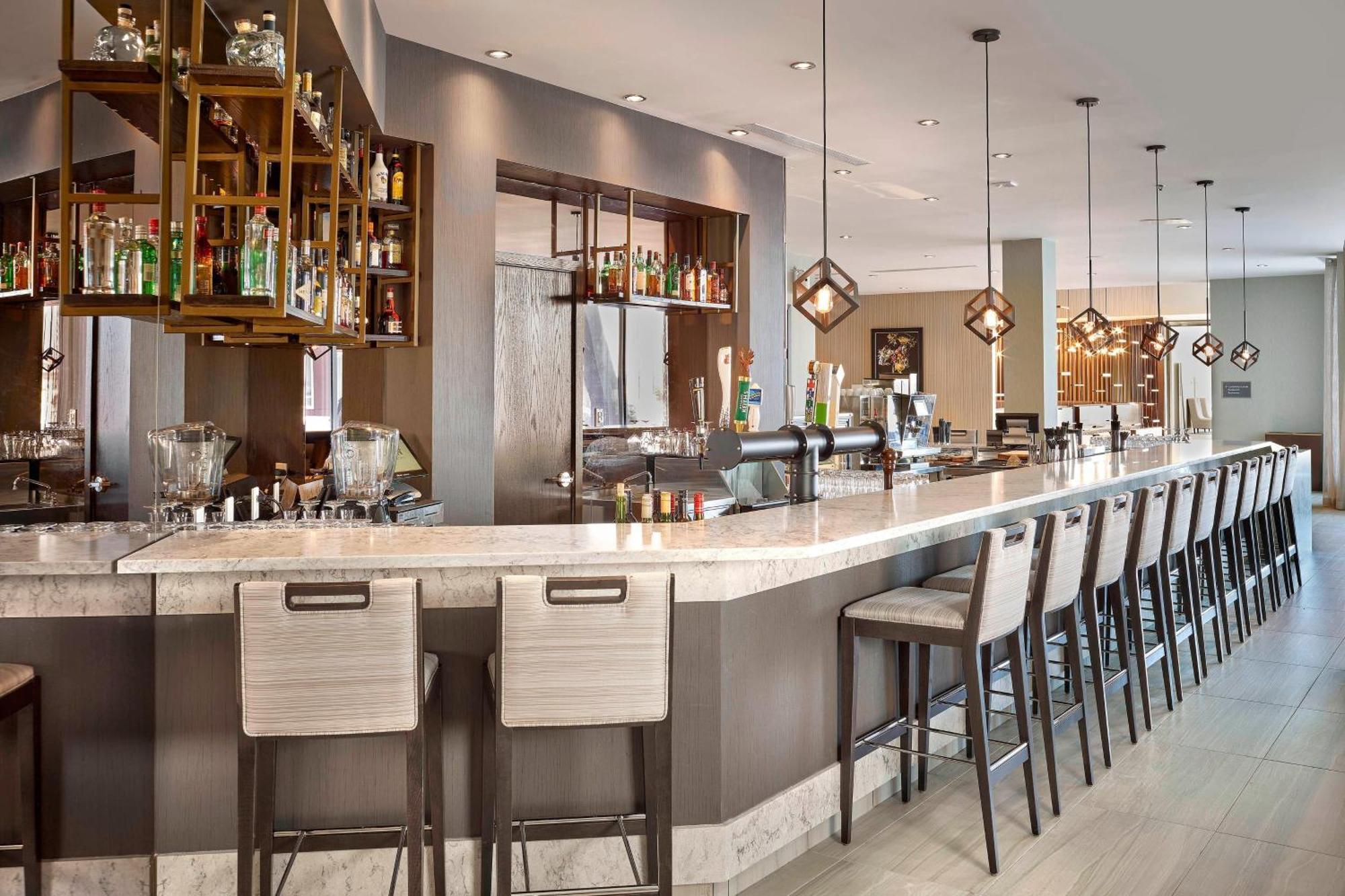The Westin Calgary Airport Hotel Buitenkant foto