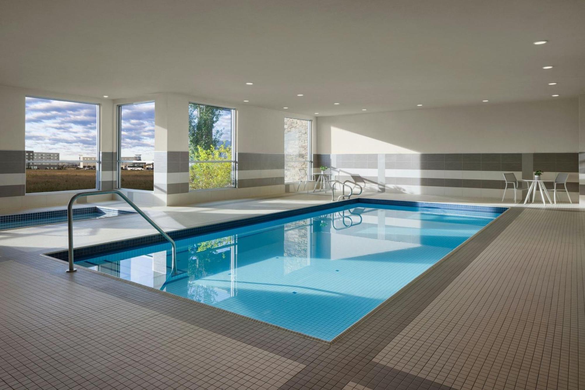 The Westin Calgary Airport Hotel Buitenkant foto